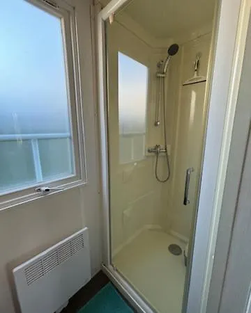 Holiday home Mobil Dans Parc Residentiel De Loisirs *